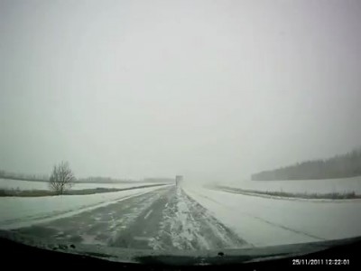 Занос и вылет на встречку