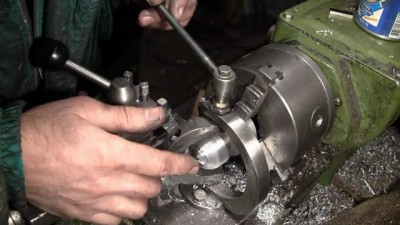 ПРИСПОСОБЛЕНИЕ ДЛЯ ТОЧЕНИЯ ШАРОВ