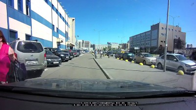 Дура в розовой кофточке