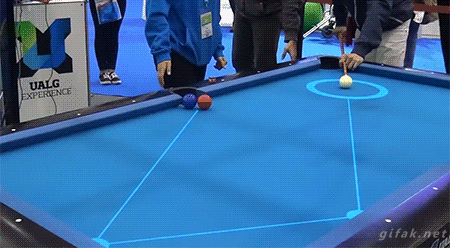 Бильярдный стол с виртуальной системой подсказок