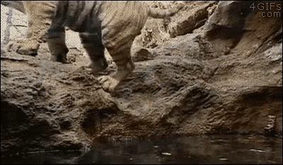 35. Когда залезаешь в горячую ванну