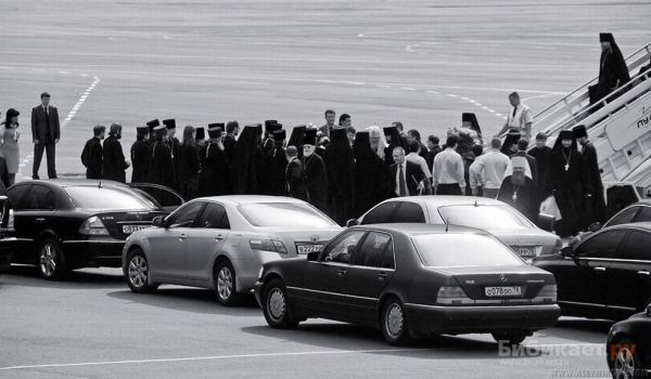 Priest_cars_01