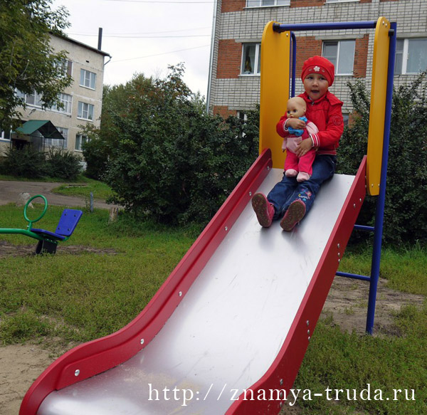 Единоросс украл детсткую площадку