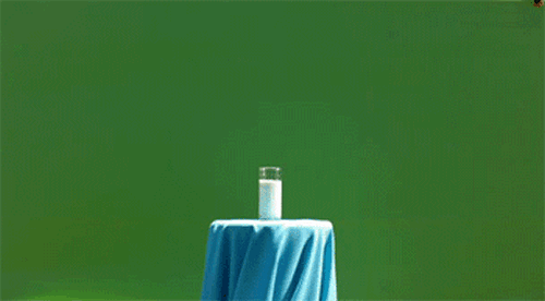 57051267713054_falos-letit-v-stakan-zamedlennaja-sjemka