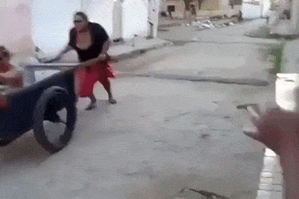 K4EnNVrYS1amOLMoi55W_Wheel Barrow Race