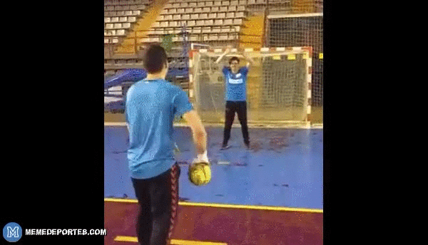 How to score a penalty in handball - Imgur