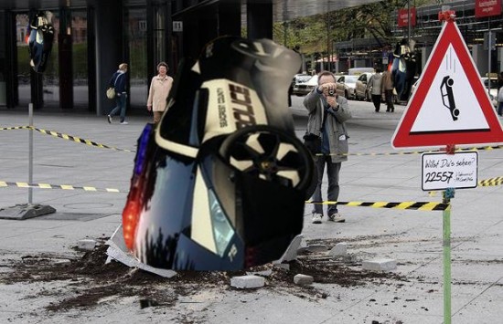 Памятник пилотам-блондинкам