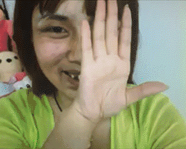 gifka-devushka-kosmetika-strah-i-uzhas