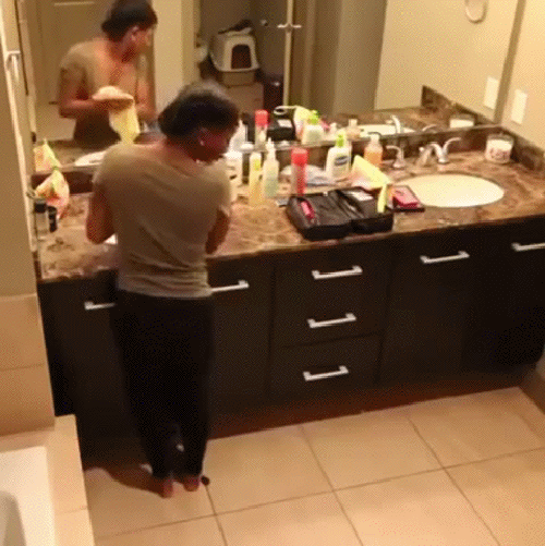 1474536028_500.mouse-prank-on-girlfriend