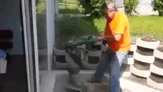 Держи пивко!