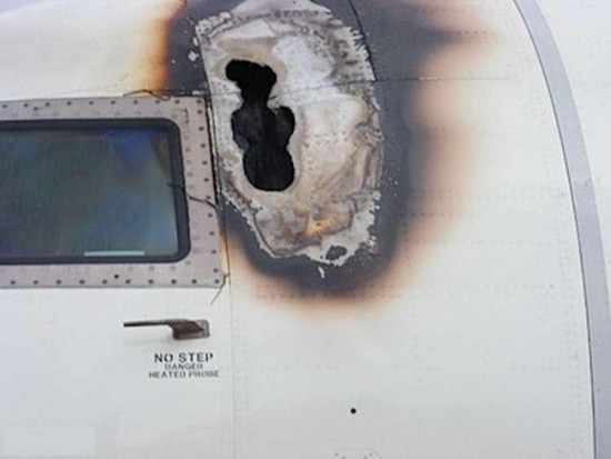 molniya-v-samolet-04