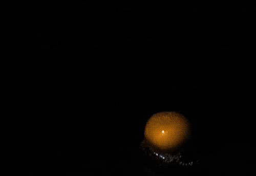 Kukuruznoe_zerno_lopaetsya_v_zamedlennoy_semke