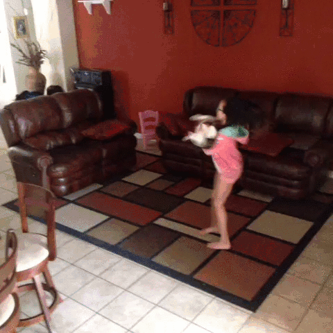 gif-девочка-котэ-живность-3696188