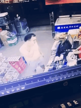 65bfe5ee27999f53a706e6944e6bbbd0b06806d6ff109da6eb26ce88516417fe_1