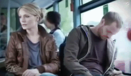 ne_nado_spat_v_avtobuse