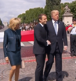 Trump-Macron-рукопожатие-хватка-3954201