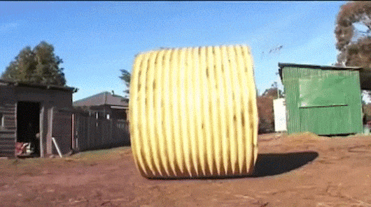 Расслабляется