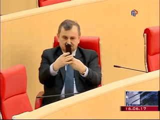 чиновник занимается хернёй