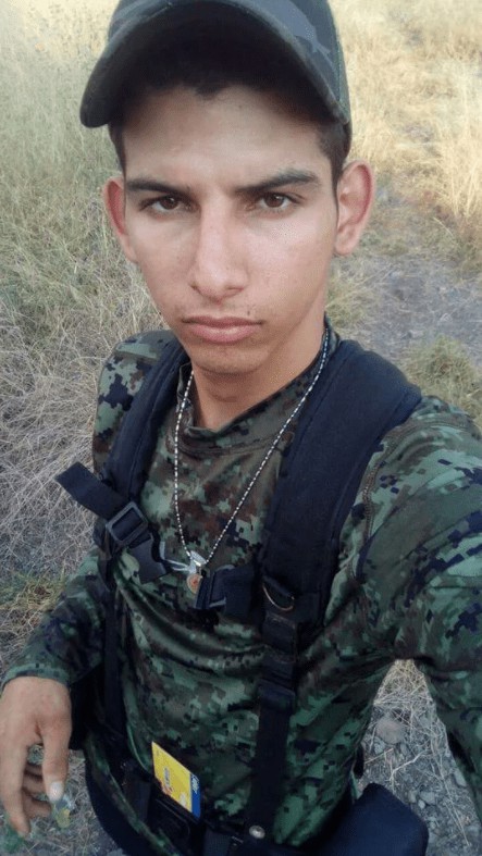 Un-vídeo-muy-fuerte-en-donde-sicarios-decapitan-a-un-joven-pistolero-4