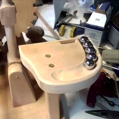 Часть машины Руба Голдберга