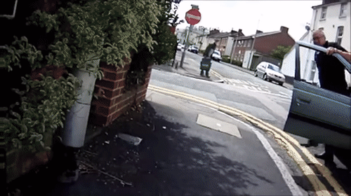 Ублюдок, мать твою, а ну иди сюда...