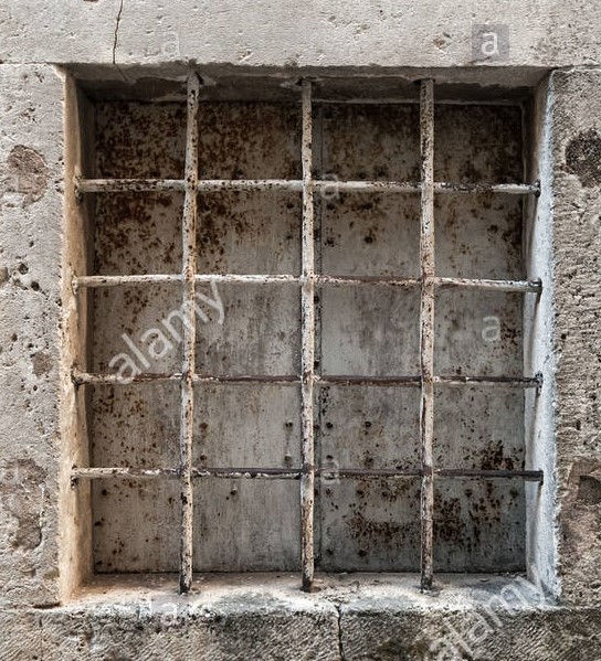 Окно с решеткой