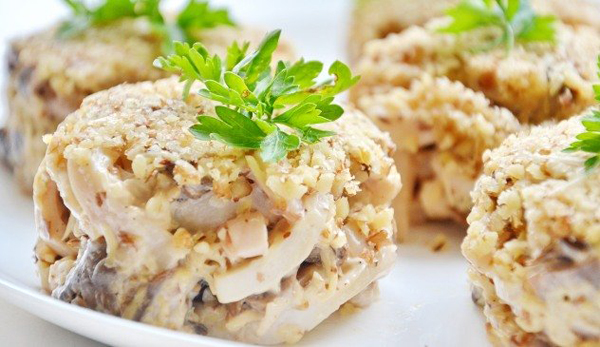 с кальмарами и орехами