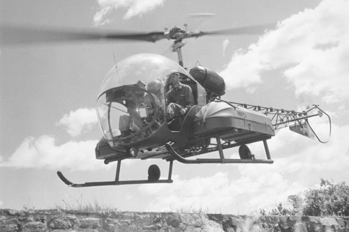 Bell_47_(H-13G)_medevac_inflight_bw