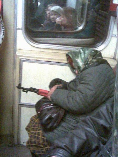 Бабка в метро