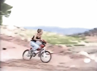 Девушка на велосипеде