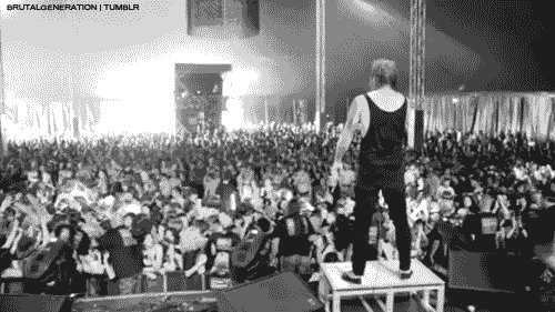 падение со сцены