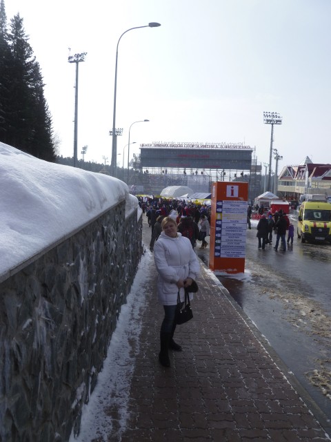 Жена по дороге к стадиону