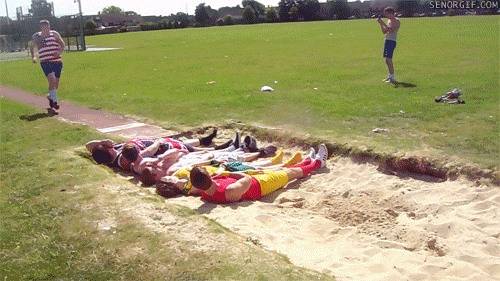 Прыгнул на яйца