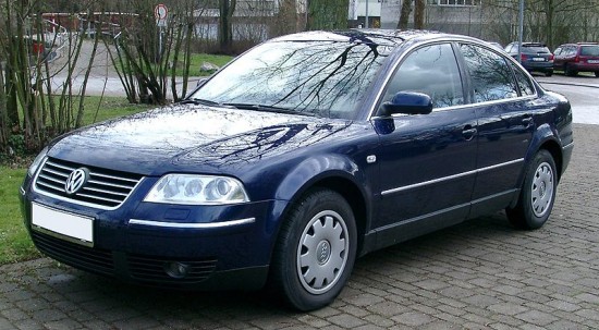 800px-Volkswagen_Passat_B5_front_20070323