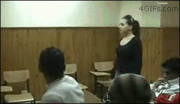 Эффектно стряхнул.