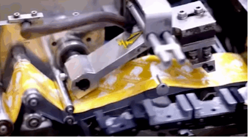 Как упаковывают презервативы