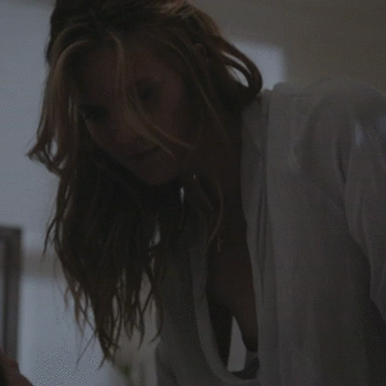 Сиська Мэгги Грэйс.