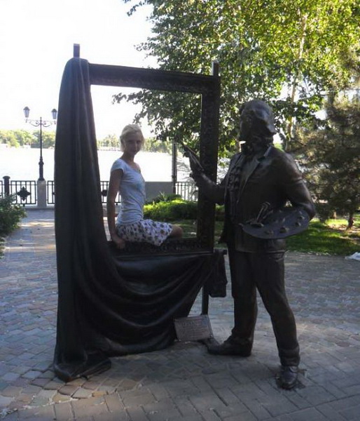 Художник с холстом