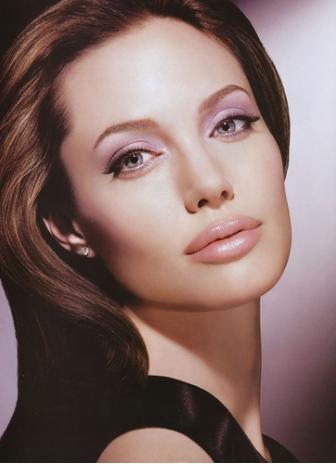 kinopoisk.ru-Angelina-Jolie-881776