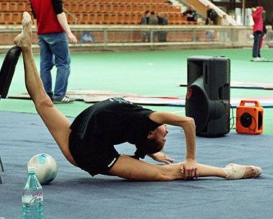 1273391838_flexible-gymnasts-014