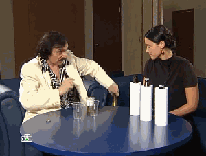 -Акопян-фокус-бутылка-гифки-350643