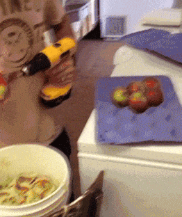 чистка яблок