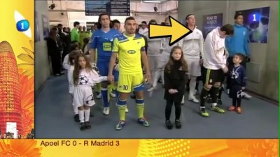 CASILLAS MOCO A NIÑO