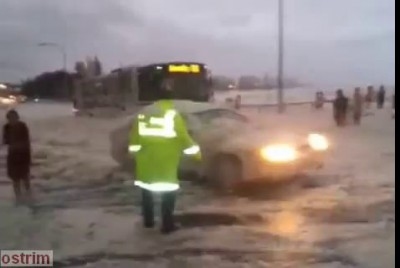 авто из пены вынырнула