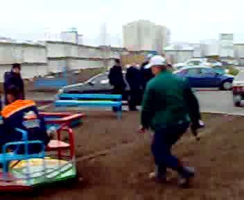 Раскрутили карусель