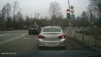 Поехал на красный и подрезал самосвал