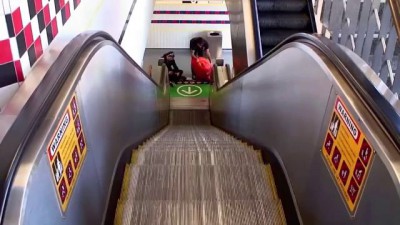 Balls on escalator