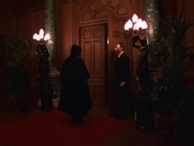 Сцена из фильма " С широко закрытыми глазами ".