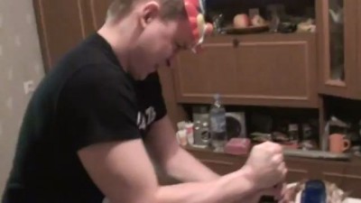 Как открывают шампанское