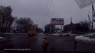 Помогли перейти дорогу